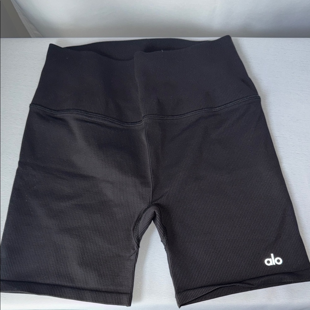 ALO Yoga Ribbed High-Rise Bike Shorts - Black